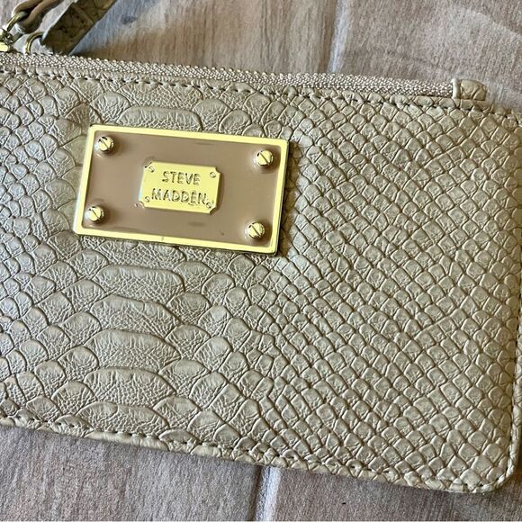 STEVE MADDEN Faux Snake Skin Leather Wristlet - Picture 2 of 3